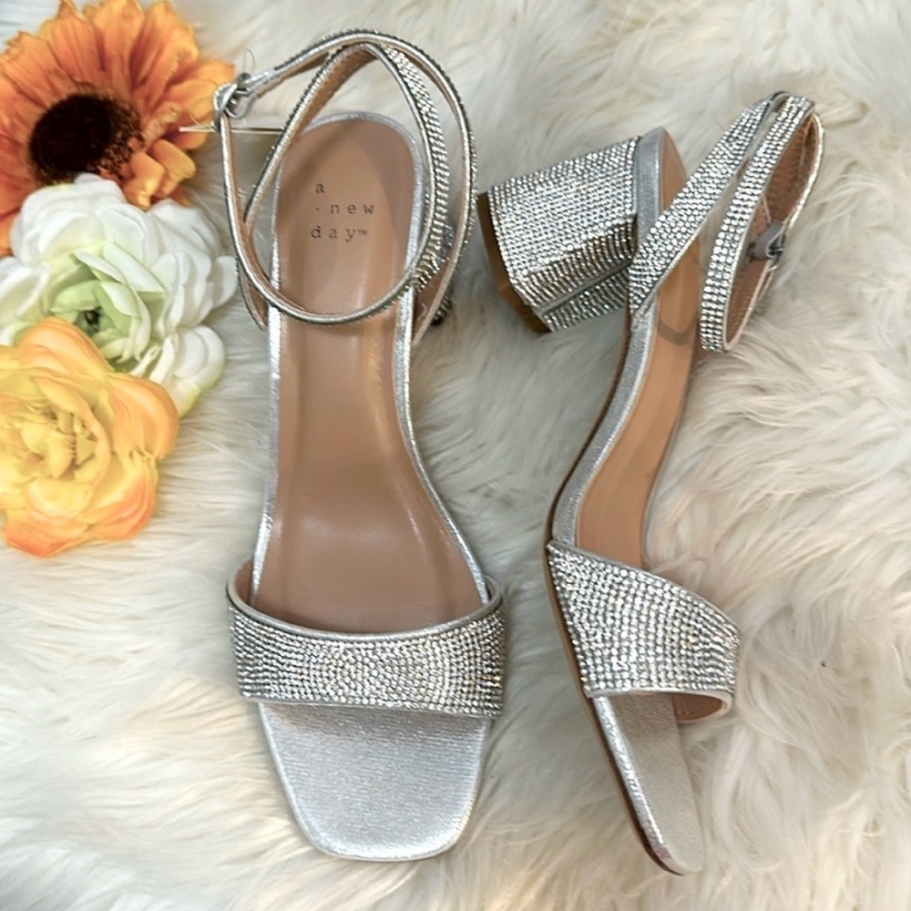 Block Heel Dress Shoes Silver Rhinestone Ankle Buckle Straps Women Sz 8 NEW!